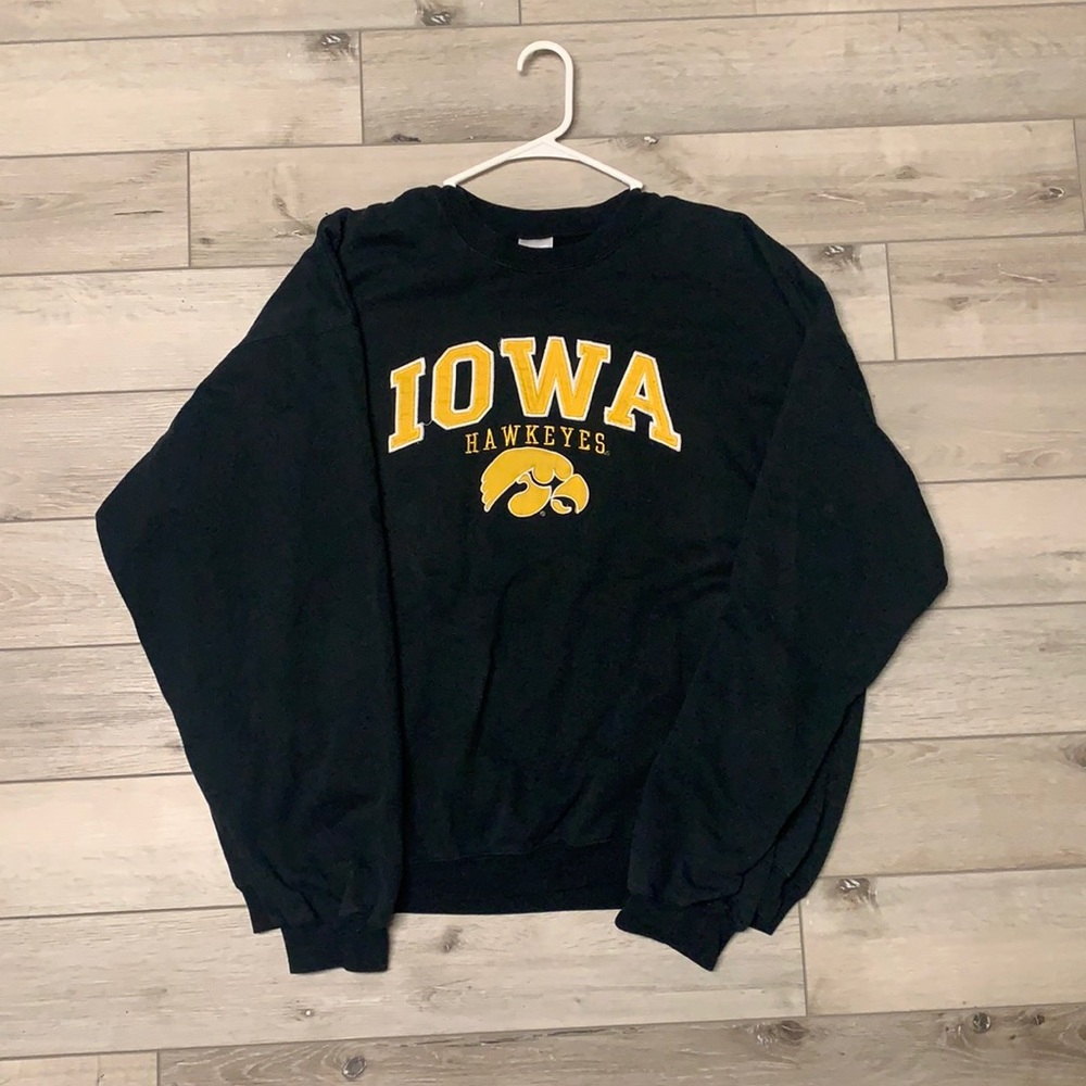 Unisex Iowa Hawkeyes sweatshirt